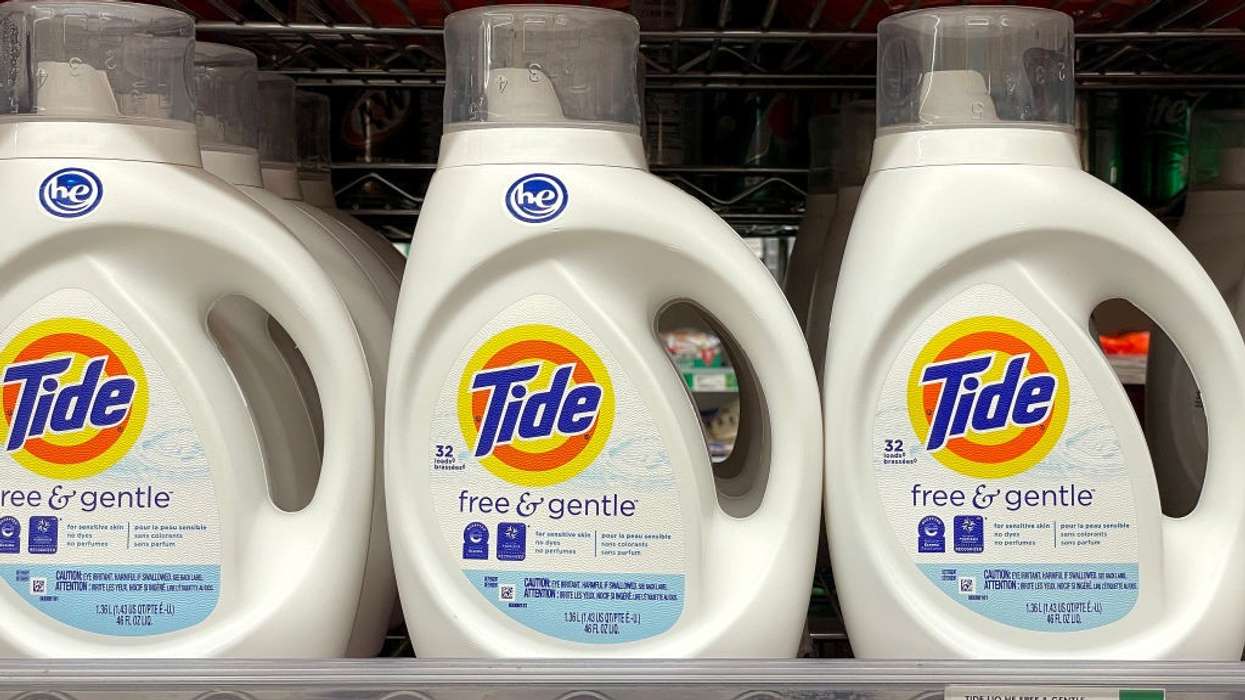 Tide laundry detergent