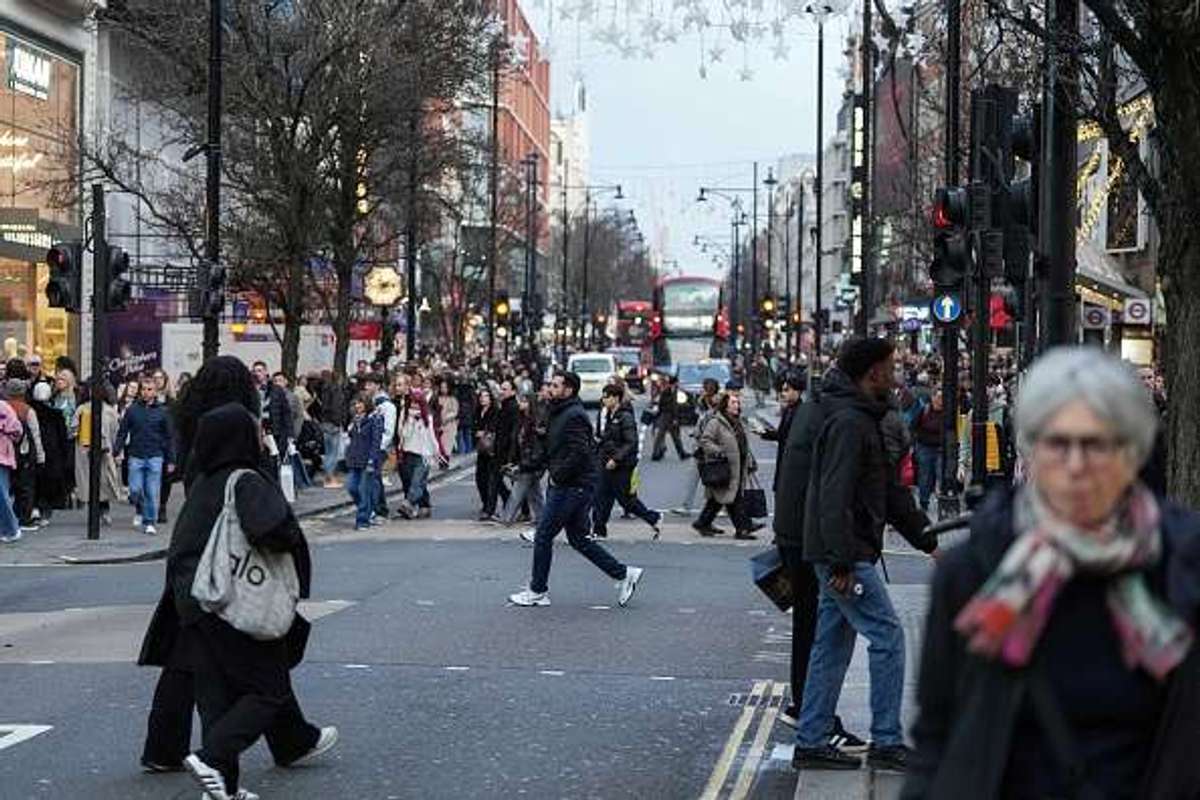 UK consumers to spend £3.81bn on Boxing Day sales