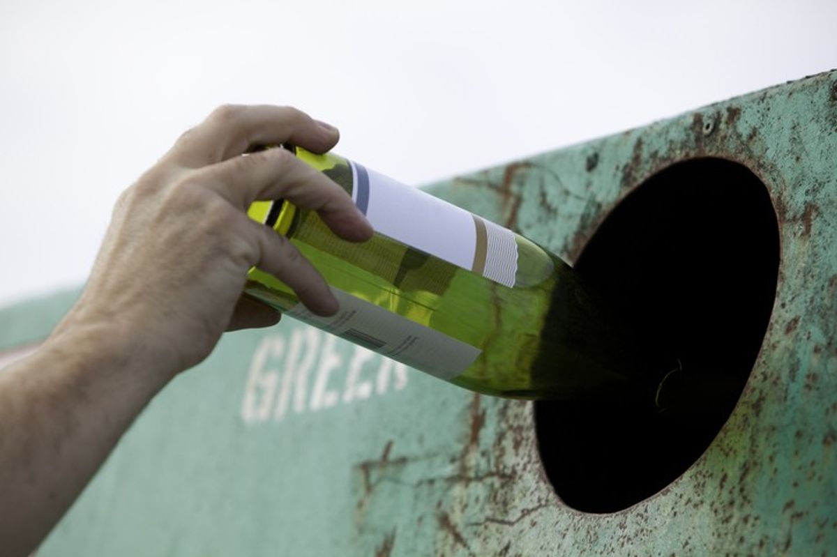 UK wine industry criticises high EPR glass packaging fees, warning of rising costs and shift to less sustainable materials