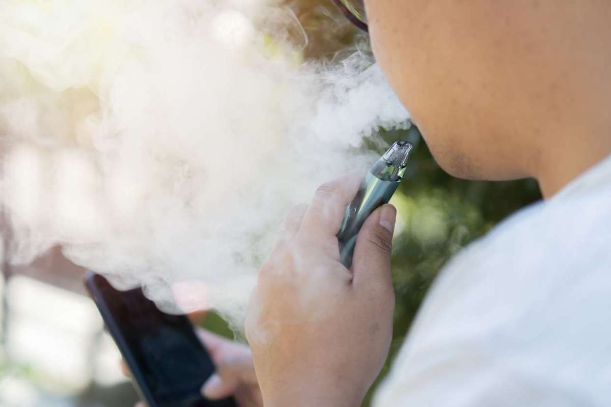 vaping outdoors