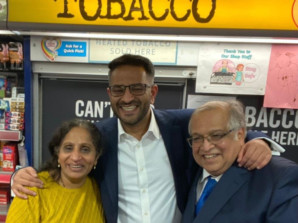 Vipin Patel along with wife and son Varchasanraj Patel on the day his conviction was quashed 1