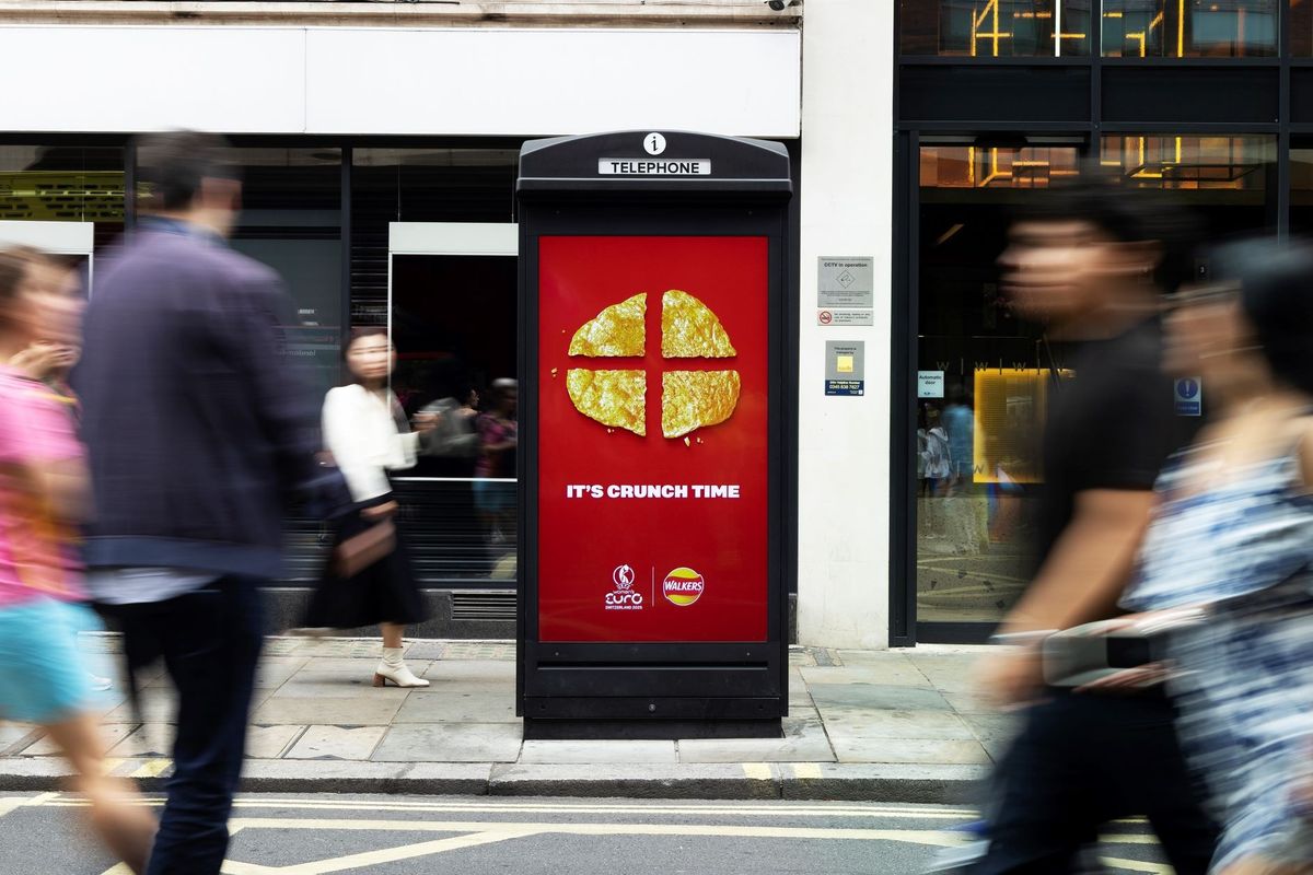 Walkers EURO 2025 crisp packs featuring Leah Williamson and Lauren James drive fan excitement with bold visuals and campaign ads