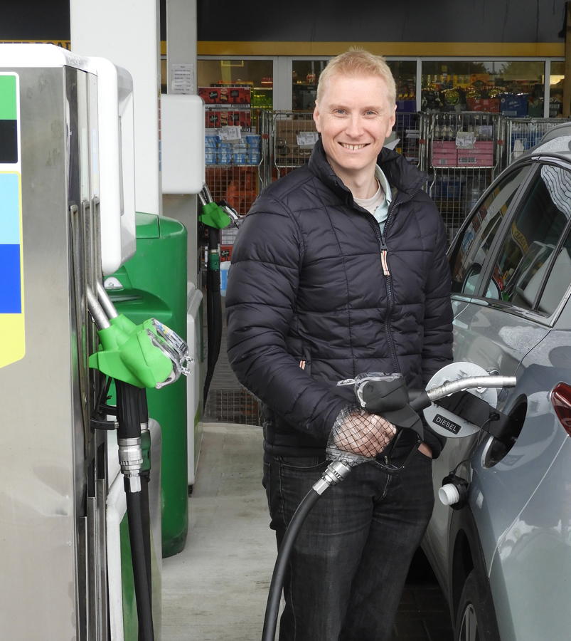 GripHero launches 100% recycled plastic hand-protection for forecourts