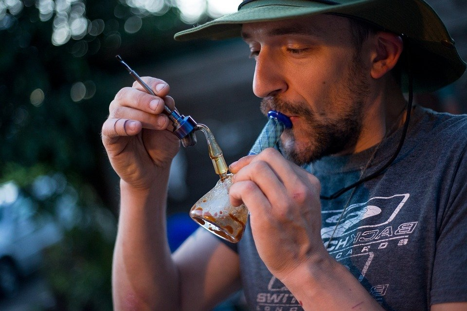 Can You Have Healthier Hits Using A Bubbler Than A Pipe?