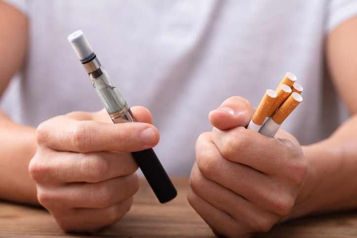 Switch to vaping ‘substantially reduces’ health risks in smokers, major study finds