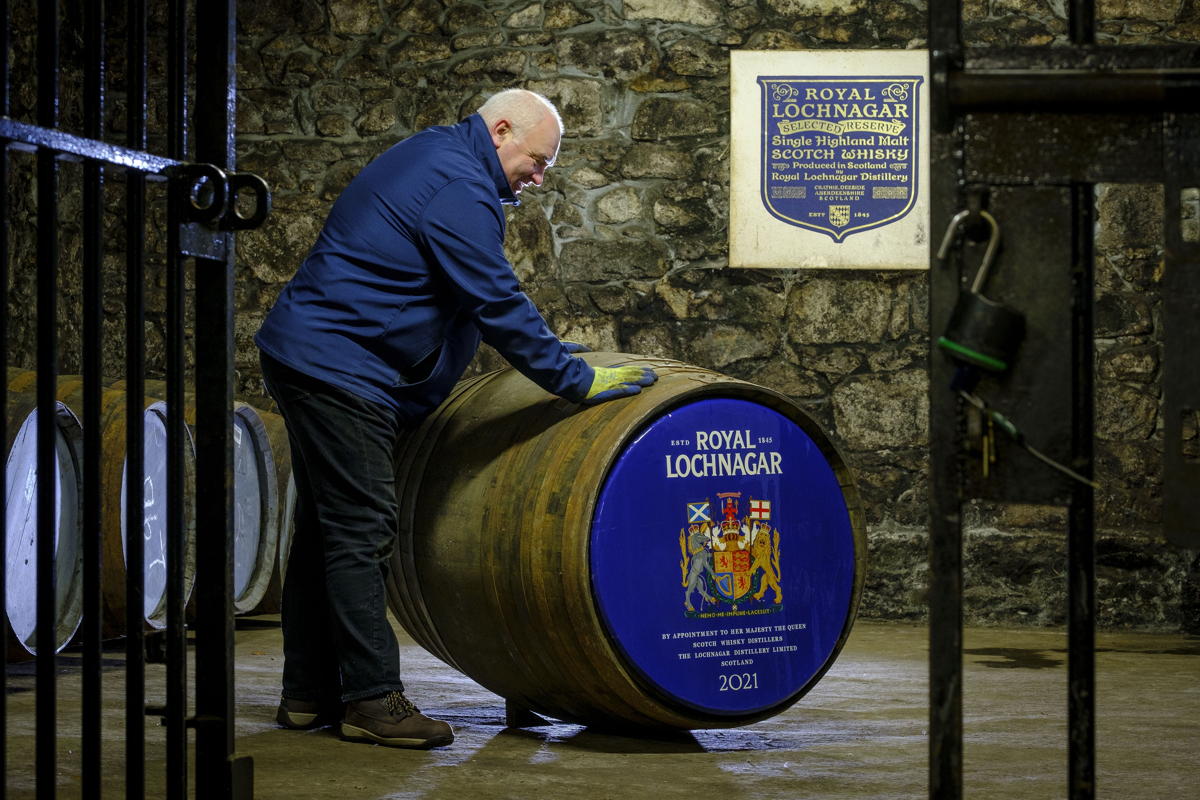 Royal Lochnagar Distillery celebrates Royal Warrant