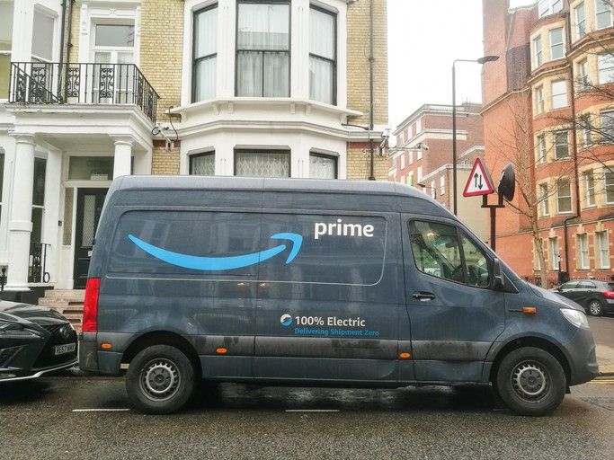 Amazon loses bid to throw out case by UK drivers seeking worker rights