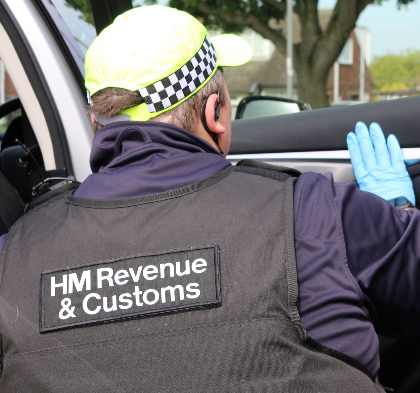 HMRC arrests three persons for till fraud