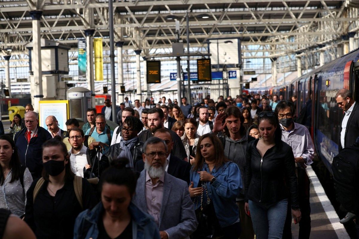 Biggest rail strike in 30 years brings UK to standstill