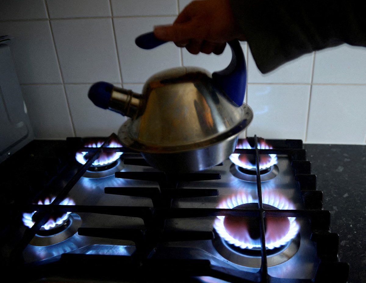 Energy price cap to rise 80% to £3,549 a year