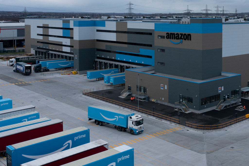 Amazon staff at UK warehouse ‘ready to strike’ over pay