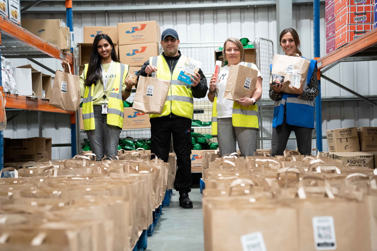 JJ Foodservice donates ‘Helping Hand Packs’ in cost of living support