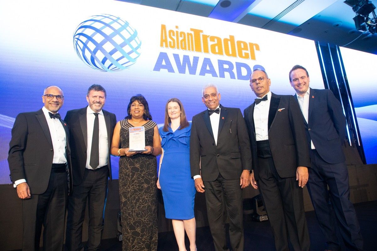 Surrey Costcutter’s Nithy and Sue win Symbol Convenience Retailer of the Year Award