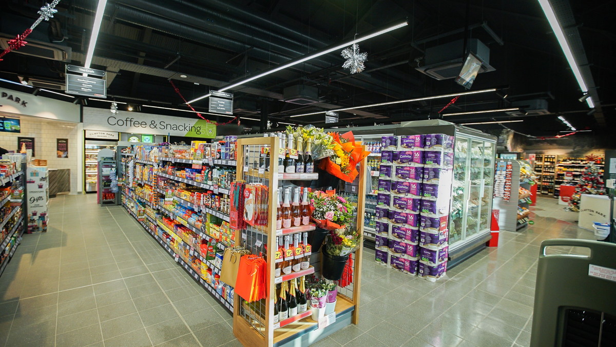 Warm welcome for Thropton’s new SPAR store and forecourt