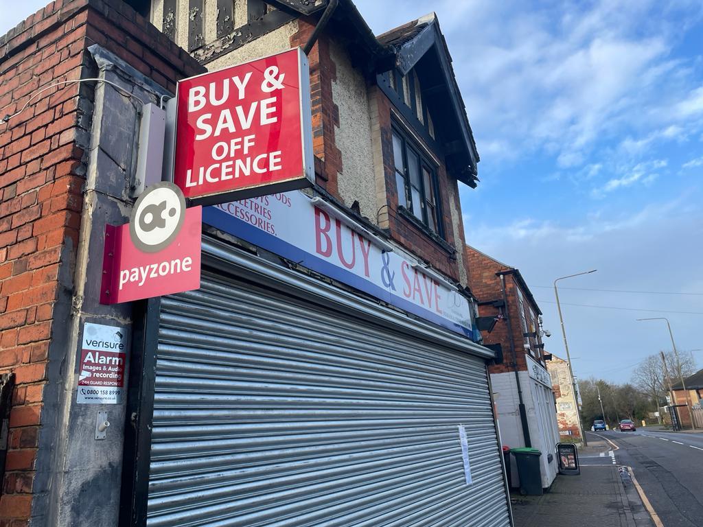 Shop that sold knives, illegal vapes and counterfeit cigarettes to children has licence revoked