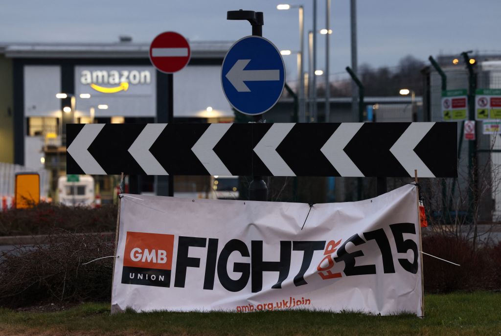 Amazon staff at new UK warehouse to strike