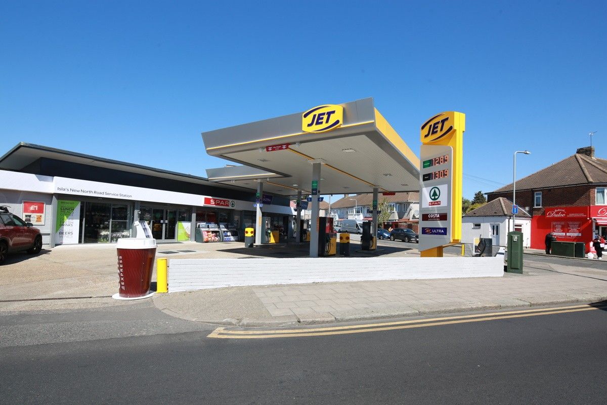 Ilford forecourt prepares for mega Mother's Day flower sales