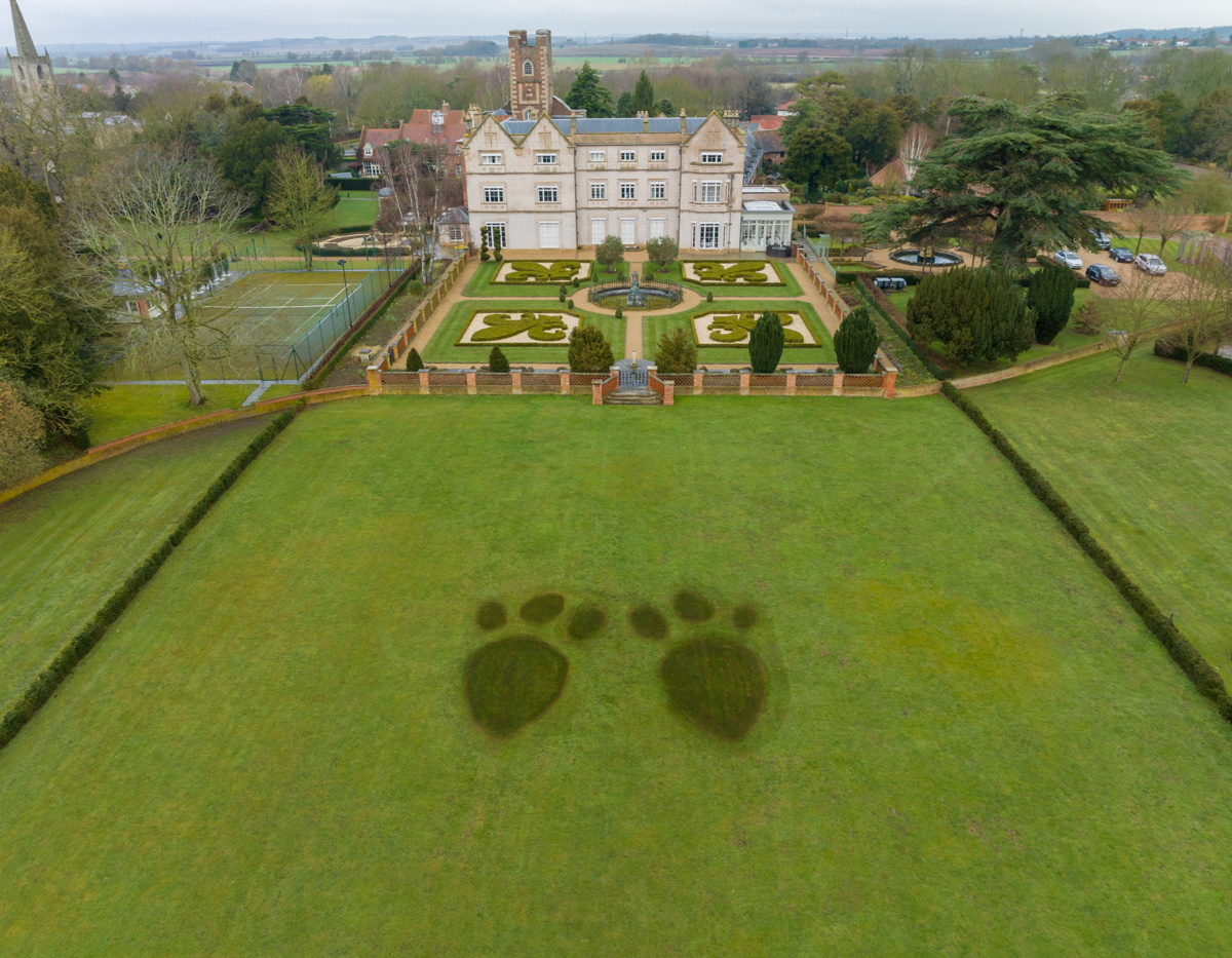 Giant bunny feet appears in the Midlands village of Bunny!