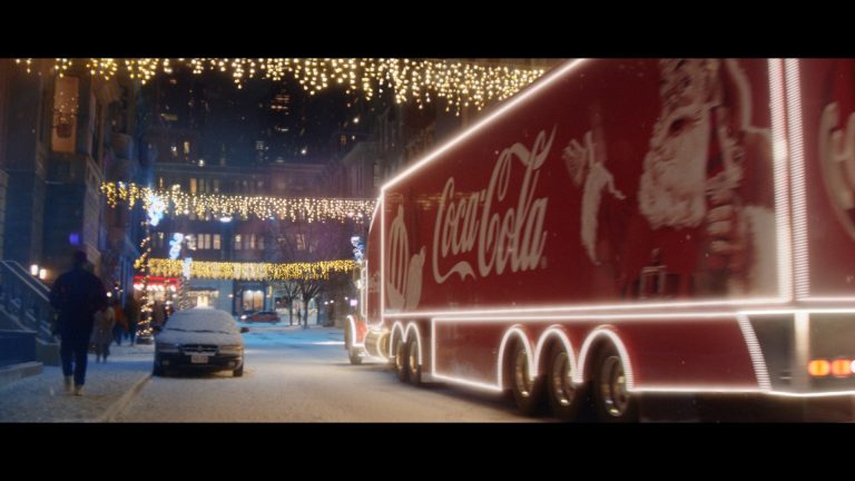 Coca-Cola lights up the UK with return of iconic advert